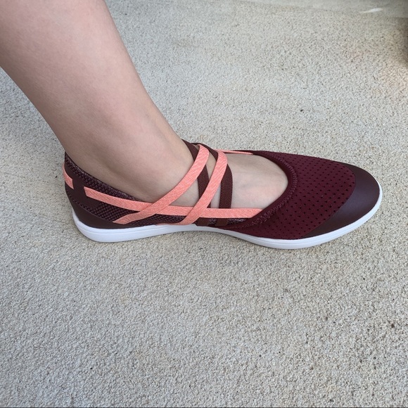 Teva Hydro-Life Cross-Strap Slip-On Flat - Picture 6 of 6